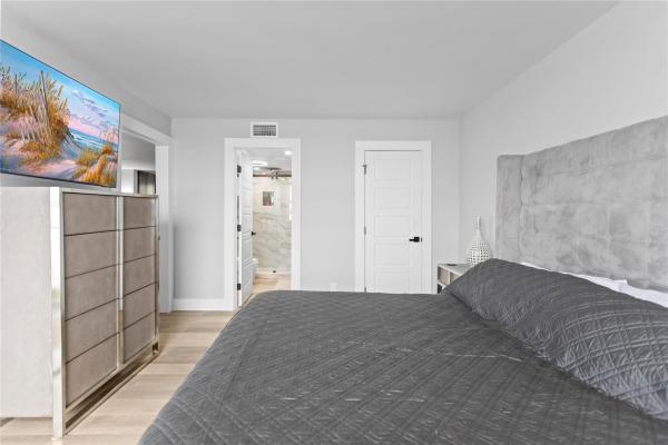 Lake Emerald, 118 Lake Emerald Dr #110, Oakland Park, Florida 33309, image 2