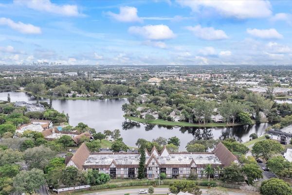 International Village At Inverrary, 3690 Inverrary Dr #2E, Lauderhill, Florida 33319, image 1