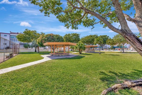 Garnet, 4270 NW 40th St #302, Lauderdale Lakes, Florida 33319, image 2