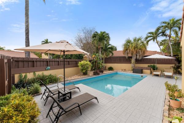 California Club Homes, 1007 NE 202nd Ln, Ives Estates, Florida 33179, image 1