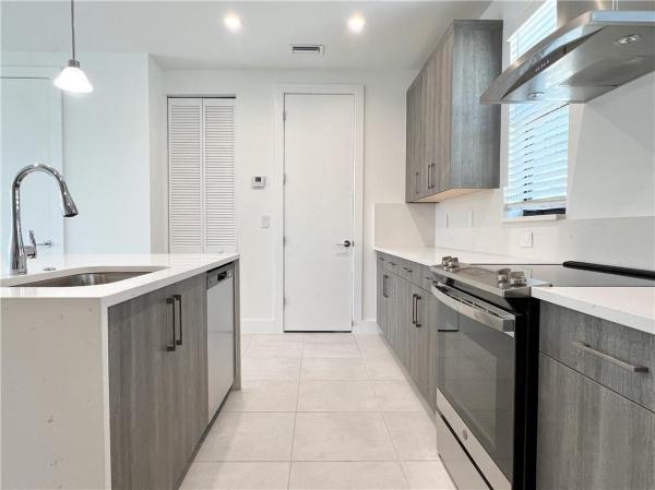 Village At Wilton Manors, 559 NE 21st Ct, Wilton Manors, Florida 33305, image 2