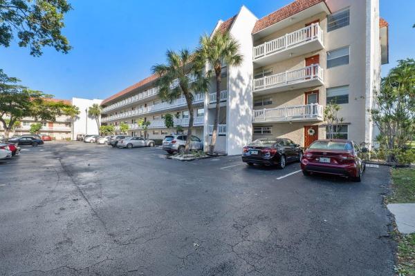 Las Vistas In Inverrary, 3551 Inverrary Dr #404, Lauderhill, Florida 33319, image 1
