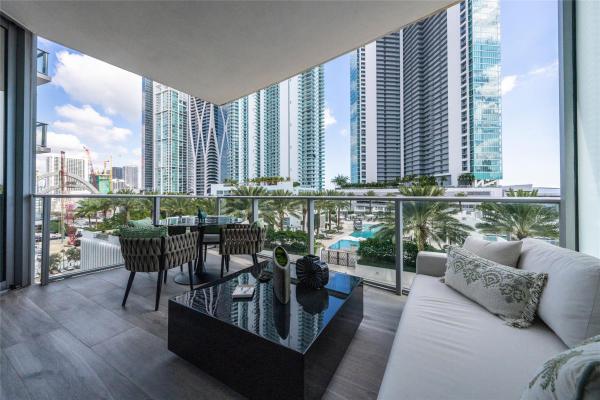 Paramount Miami Worldcenter, 851 NE 1st Ave #907, Miami, Florida 33132, image 1