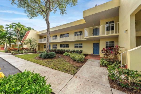 Garden At Oaks Lane, 400 Oaks Ln #216, Pompano Beach, Florida 33069, image 1