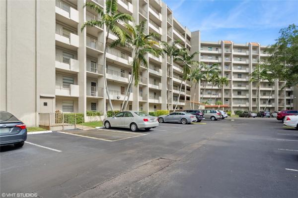 18th Hole At Inverrary, 3940 Inverrary Blvd #403-A, Lauderhill, Florida 33319, image 1