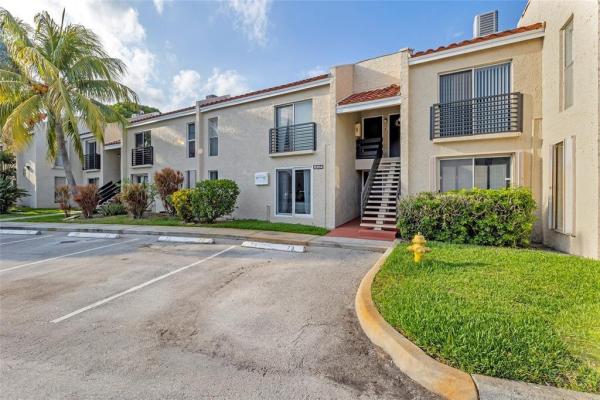 Embarcadero, 5304 NE 6th Ave #F, Oakland Park, Florida 33334, image 1
