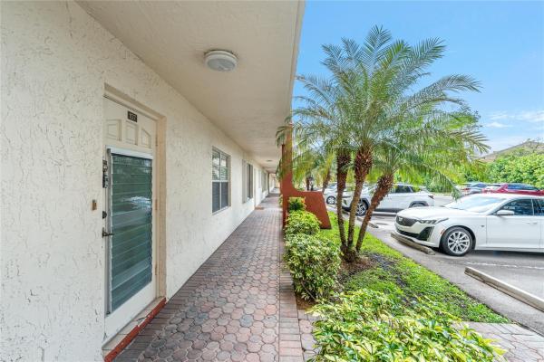 Hollybrook Golf & Tennis Club, 150 S Hollybrook Ter #107, Pembroke Pines, Florida 33025, image 1