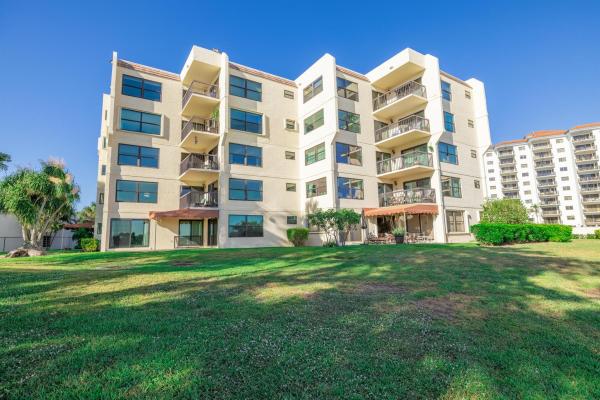 Everglades, 374 Golfview Rd #106, North Palm Beach, Florida 33408, image 1