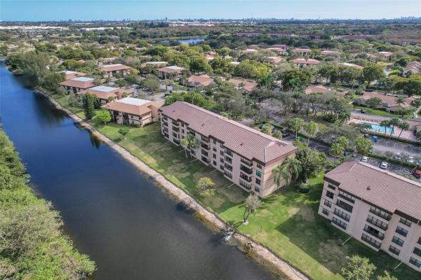 Applewood Village 1, 2660 N Carambola Cir #202, Coconut Creek, Florida 33066, image 2