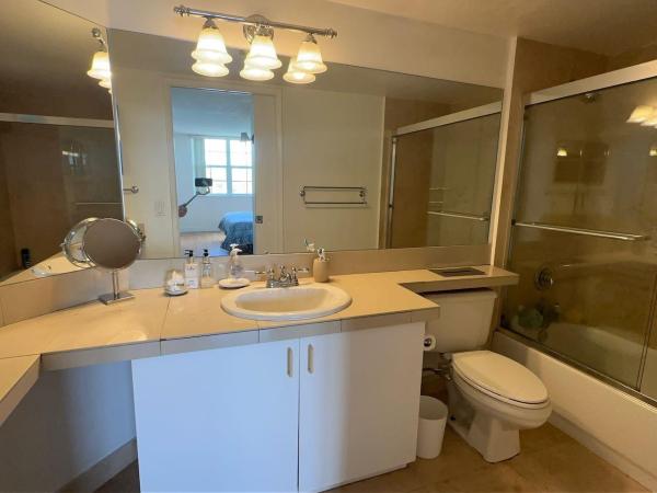 The Yacht Club At Aventura, 19501 E Country Club Dr #9507, Aventura, Florida 33180, image 2