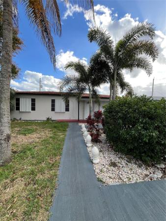 Whispering Palms, 1121 S 15th Ave, Lake Worth Beach, Florida 33460, image 1