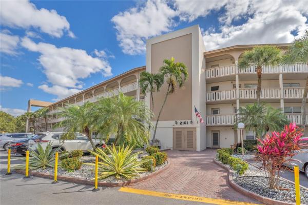 Lucaya Village, 2101 Lucaya Bnd #E1, Coconut Creek, Florida 33066, image 1