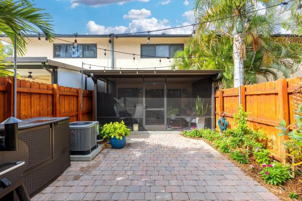 Wilton Pines Townhomes, 2134 NE 9th Ave, Wilton Manors, Florida 33305, image 2