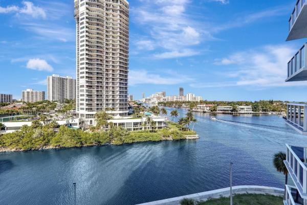 Waterview 2, 20515 E Country Club Dr #742, Aventura, Florida 33180, image 1