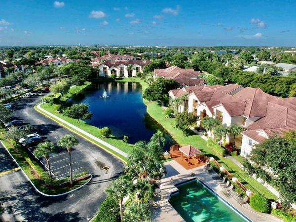 South Palm Place, 7670 Westwood Dr #718, Tamarac, Florida 33321, image 1