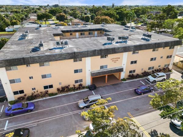 Suzanne Plaza, 7910 Taft St #304, Pembroke Pines, Florida 33024, image 1
