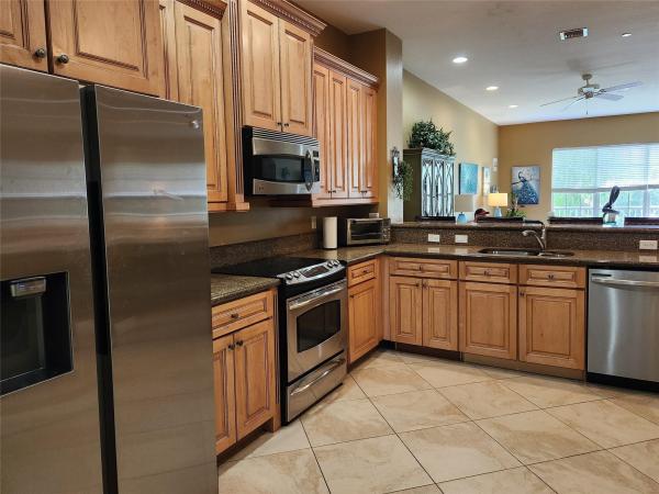 Cielo Townhomes, 4521 Artesa Way S, Palm Beach Gardens, Florida 33418, image 2
