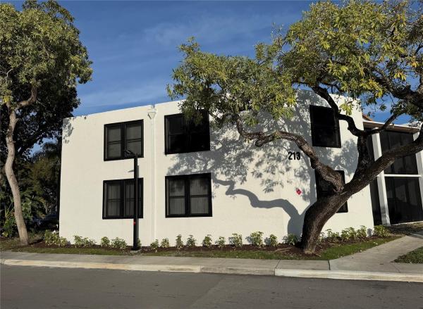 Lake Pointe, 213 Lake Pointe Dr #107, Oakland Park, Florida 33309, image 1
