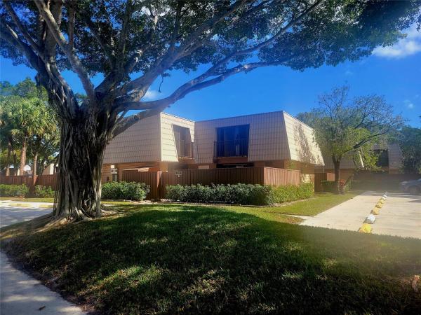 Village Of Sandalwood Lakes South, 5321 53rd Way #5321, West Palm Beach, Florida 33409, image 1
