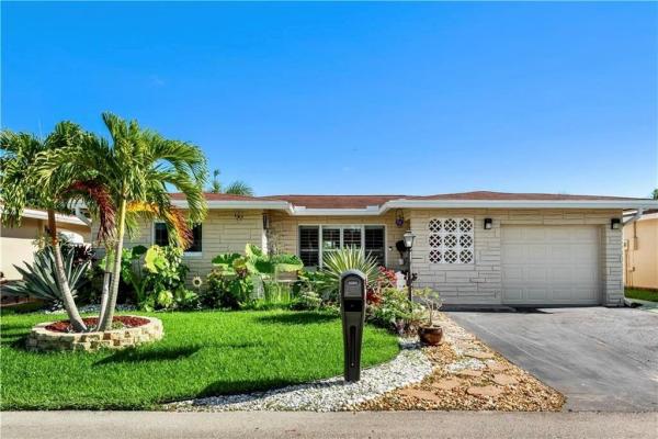 Crystal Lake Golf Villas, 1120 NW 48th Pl, Deerfield Beach, Florida 33064, image 1