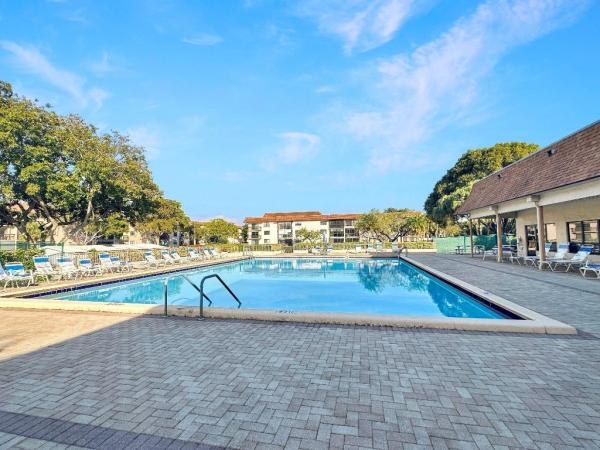 Lakes Of Carriage Hills, 6090 N Sabal Palm Blvd #101, Tamarac, Florida 33319, image 2
