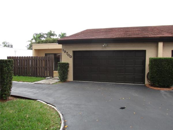 Royal Singapore Lake, 19700 W Lake Dr, Hialeah, Florida 33015, image 1