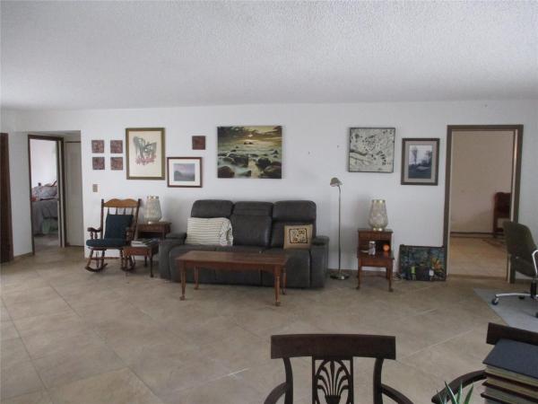 Royal Singapore Lake, 19700 W Lake Dr, Hialeah, Florida 33015, image 3