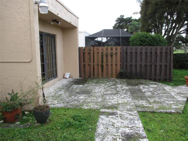 Royal Singapore Lake, 19700 W Lake Dr, Hialeah, Florida 33015, image 1