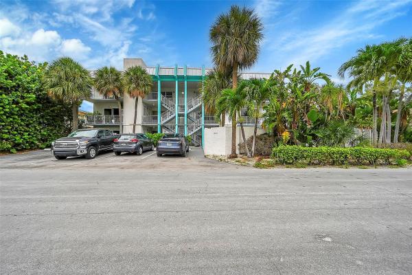Du Barry, 2715 NE 49th St #208, Fort Lauderdale, Florida 33308, image 1