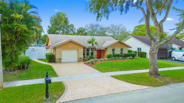 Woodbridge At Pembroke Lakes, 10172 NW 21st St, Pembroke Pines, Florida 33026, image 1