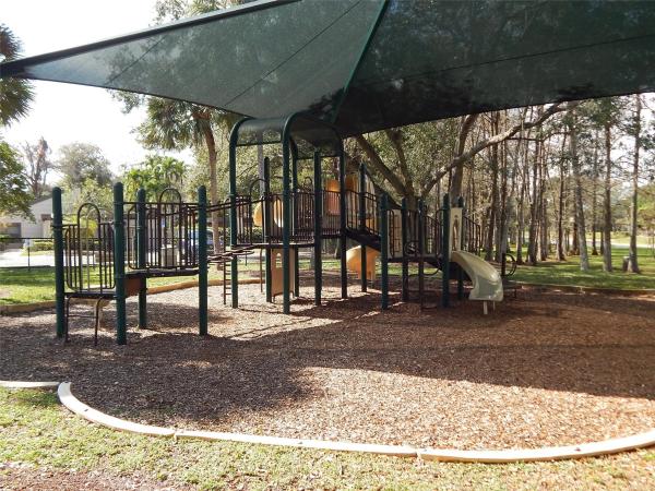Applewood Village 1, 2615 N Carambola Cir #1701, Coconut Creek, Florida 33066, image 3