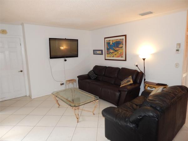 Applewood Village 1, 2615 N Carambola Cir #1701, Coconut Creek, Florida 33066, image 1