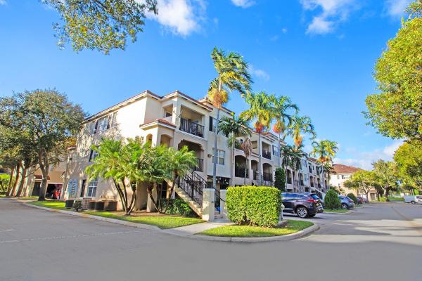 Poinciana Place, 5860 W Sample Rd #204, Coral Springs, Florida 33067, image 1