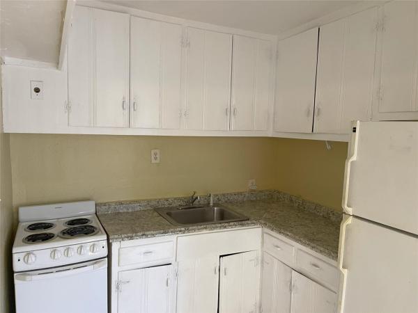 Hallandale Park, 224 SE 9th Ct, Hallandale Beach, Florida 33009, image 1