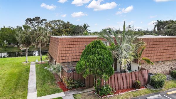 Village At Lake Pine, 1170 SW 118th Ter, Davie, Florida 33325, image 1