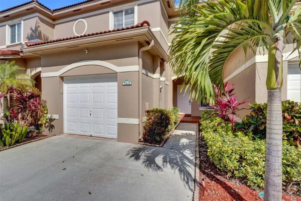 Southwood Townhomes, 7633 N Southwood Cir #7633, Davie, Florida 33328, image 1