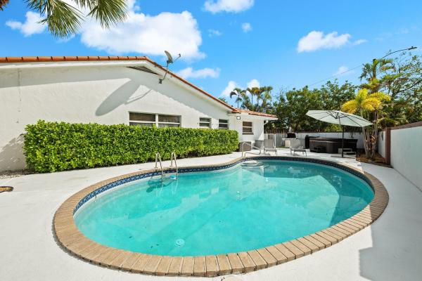 Coral Ridge Country Club Estates, 2200 Ne 36th St, #1-2, Fort Lauderdale, Florida 33308, image 1