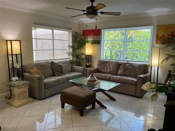 Oakland Grove Village, 639 W Oakland Park Blvd #104D, Oakland Park, Florida 33311, image 1