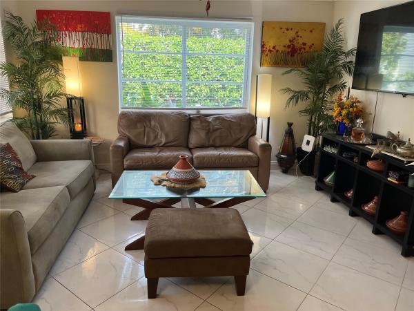 Oakland Grove Village, 639 W Oakland Park Blvd #104D, Oakland Park, Florida 33311, image 1