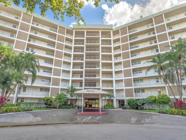 Palm-Aire Country Club 4, 2940 N Course Dr #605, Pompano Beach, Florida 33069, image 1