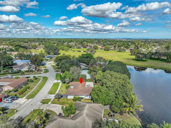 South Shore Of Wellington, 1618 The 12th Fairway, Wellington, Florida 33414, image 3