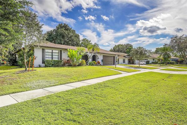 South Shore Of Wellington, 1618 The 12th Fairway, Wellington, Florida 33414, image 1