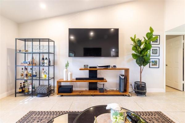 South Lake At Dos Lagos, 1 S Via De Casas Sur #203, Boynton Beach, Florida 33426, image 1