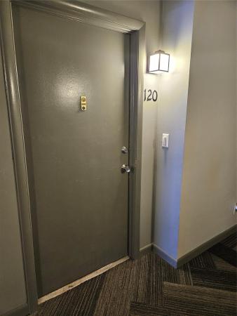 Oakland Grove Village, 669 W Oakland Park Blvd, Wilton Manors, Florida 33311, image 1