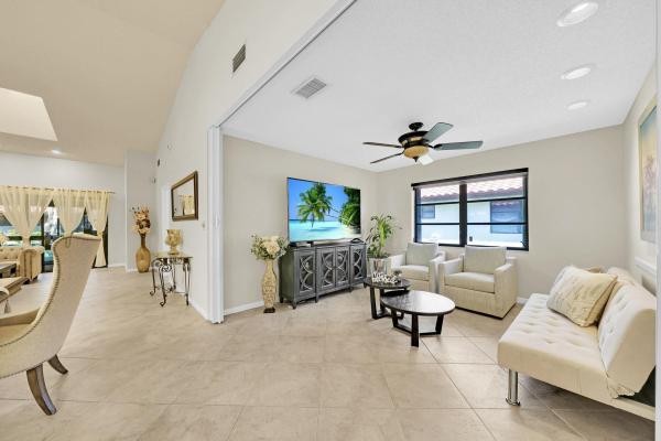Huntington Pointe, 6125 Sunny Pointe Cir, Delray Beach, Florida 33484, image 3