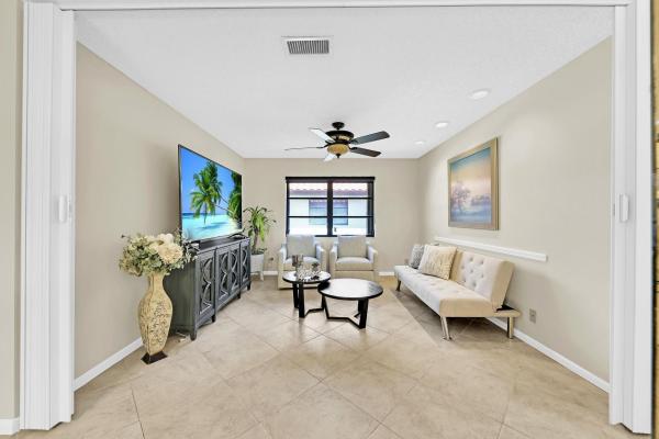 Huntington Pointe, 6125 Sunny Pointe Cir, Delray Beach, Florida 33484, image 2