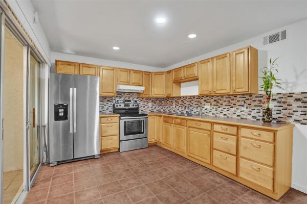 Embarcadero, 5216 NE 6th Ave #B3, Oakland Park, Florida 33334, image 1