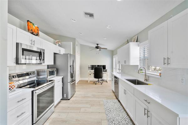 Brentwood Of Boca, 19910 Stockholm Dr, Boca Raton, Florida 33434, image 2