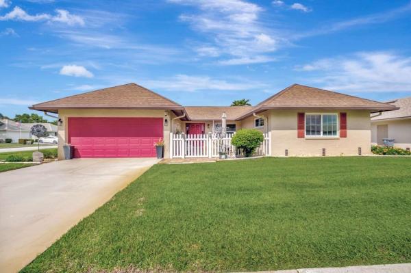 Pine Tree Village, 10260 Greentrail Dr N, Boynton Beach, Florida 33436, image 1