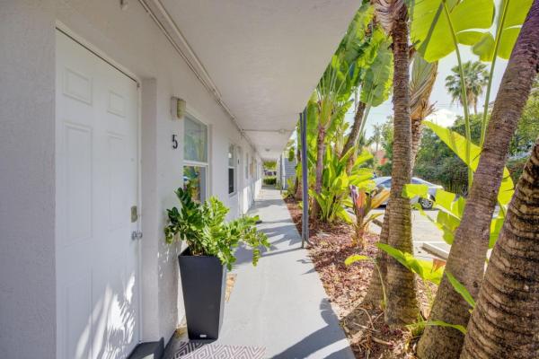 Wilton Commons, 2741 NE 8th Ave #15, Wilton Manors, Florida 33334, image 1